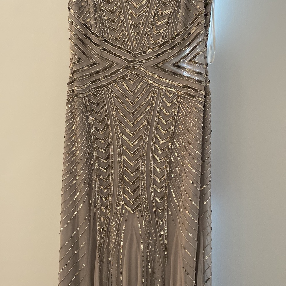 Evening Elegant long dress Très chic design Grey sequence with a flair bottom . - Picture 7 of 17